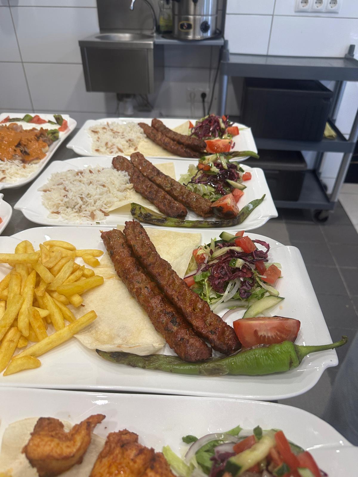 Frisch angerichtete Grillteller
